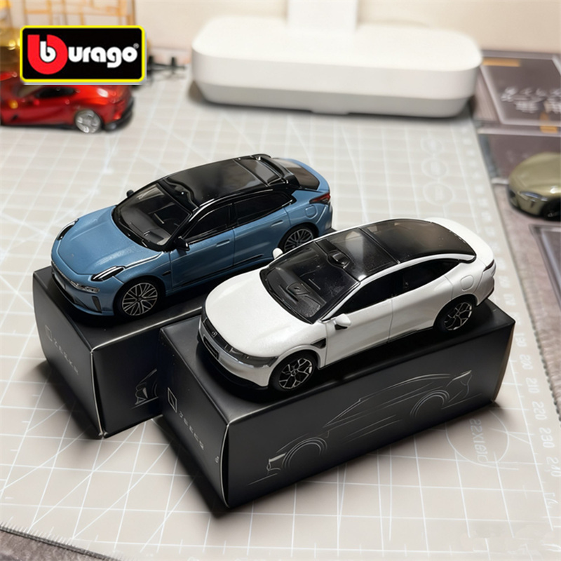 Renewable Energy Kids - Bburago 1:64 2025 zeekr 001 001fr
